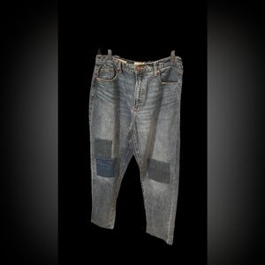 NWT Universal Thread Women's High-Rise Boyfriend Jeans - Size 8
